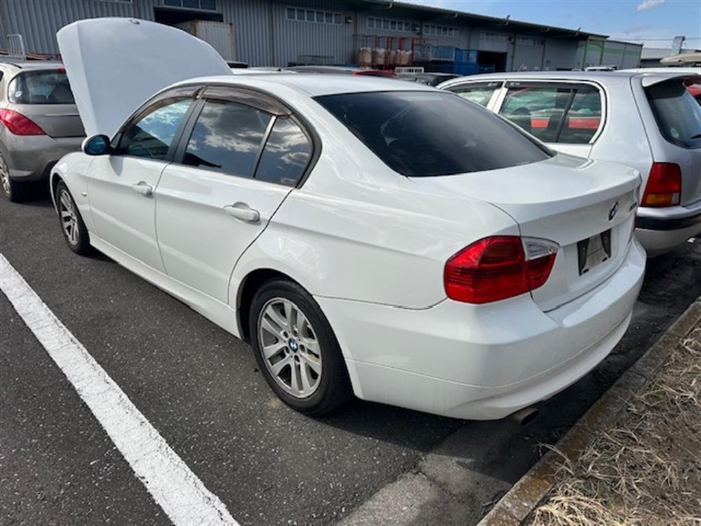 White BMW, 3 Series Engine Petrol, 2.0, 320I